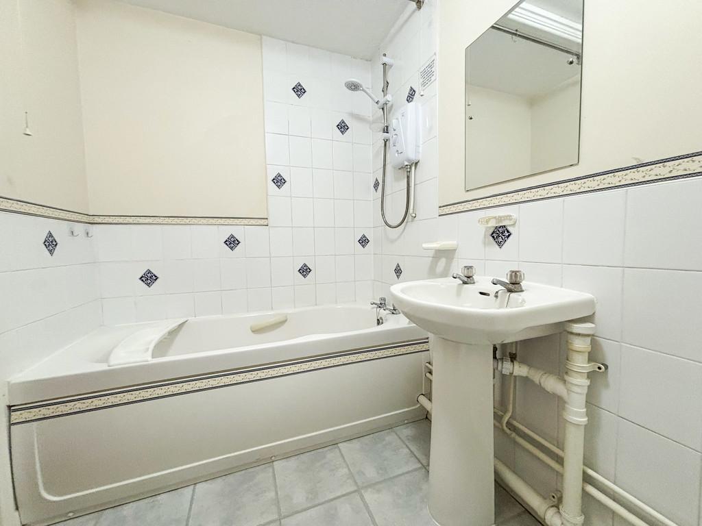 Apartment in Cambridge, Petersfield - View 5