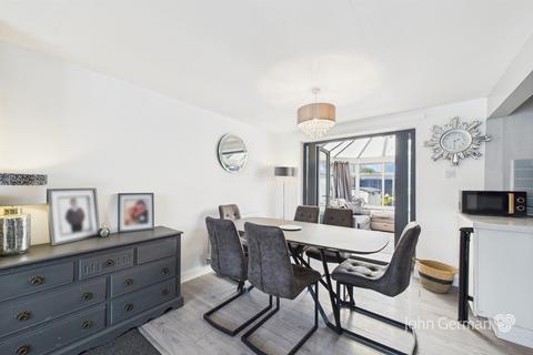 3 Hawthorn Crescent, Findern, Derby, DE65 6AN