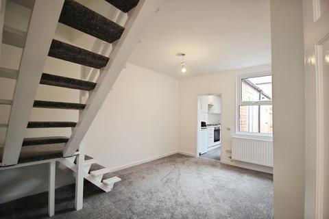 2 bedroom terraced house to rent, Cornwall Street, Chester CH1