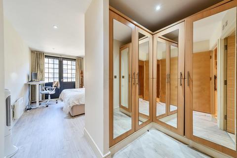 2 bedroom flat for sale, Cayenne Court, Shad Thames, London, SE1