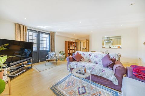 2 bedroom flat for sale, Cayenne Court, Shad Thames, London, SE1