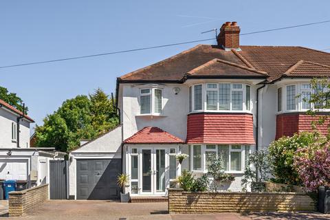 16 Hawkhurst Way, West Wickham, BR4 9PF