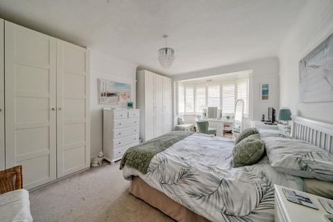 16 Hawkhurst Way, West Wickham, BR4 9PF