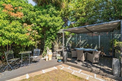16 Hawkhurst Way, West Wickham, BR4 9PF
