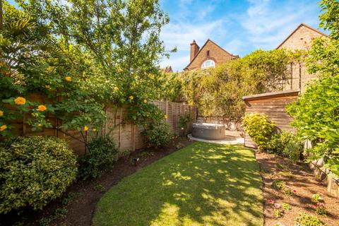 2 bedroom terraced house for sale, Clarence Way, London