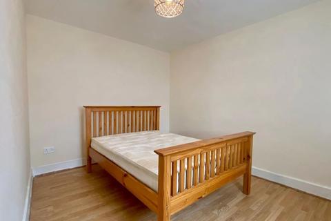 Studio to rent, London SW19