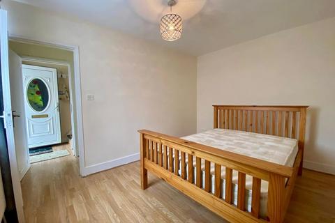 Studio to rent, London SW19