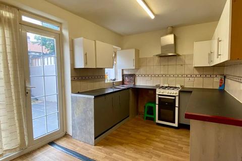 Studio to rent, London SW19