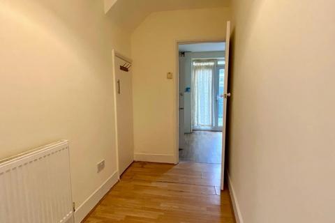Studio to rent, London SW19