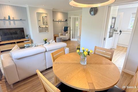 6 Doverfield, Goffs Oak, Waltham Cross, EN7 5EL