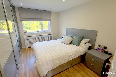 6 Doverfield, Goffs Oak, Waltham Cross, EN7 5EL