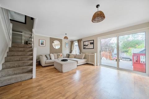 3 bedroom terraced house to rent, Wolf Lane, Windsor, SL4