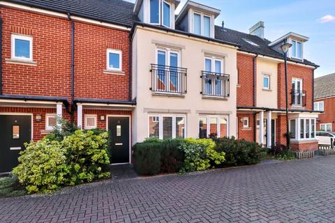3 Browne Close, Woking, GU22 8LJ