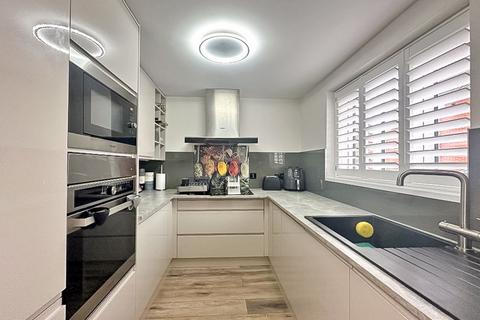 3 bedroom semi-detached house for sale, Kenilworth Crescent, Walsall