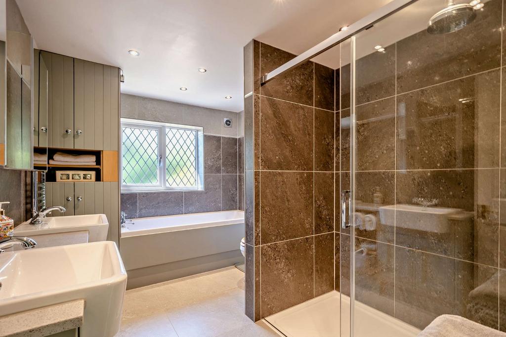 Family Bathroom (1)