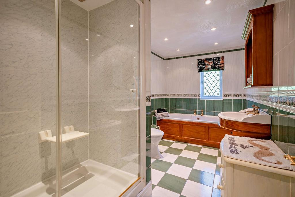 Family Bathroom (2)