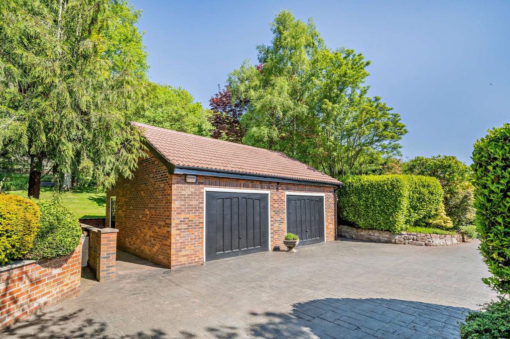 Detatched Dbl Garage
