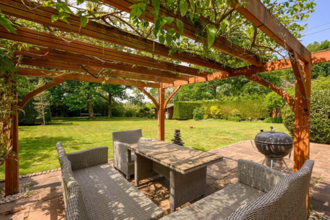 7 Bushey Shaw, Ashtead, KT21 2HP