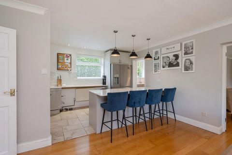 7 Bushey Shaw, Ashtead, KT21 2HP