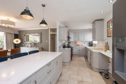 7 Bushey Shaw, Ashtead, KT21 2HP