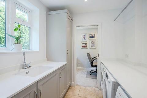 7 Bushey Shaw, Ashtead, KT21 2HP