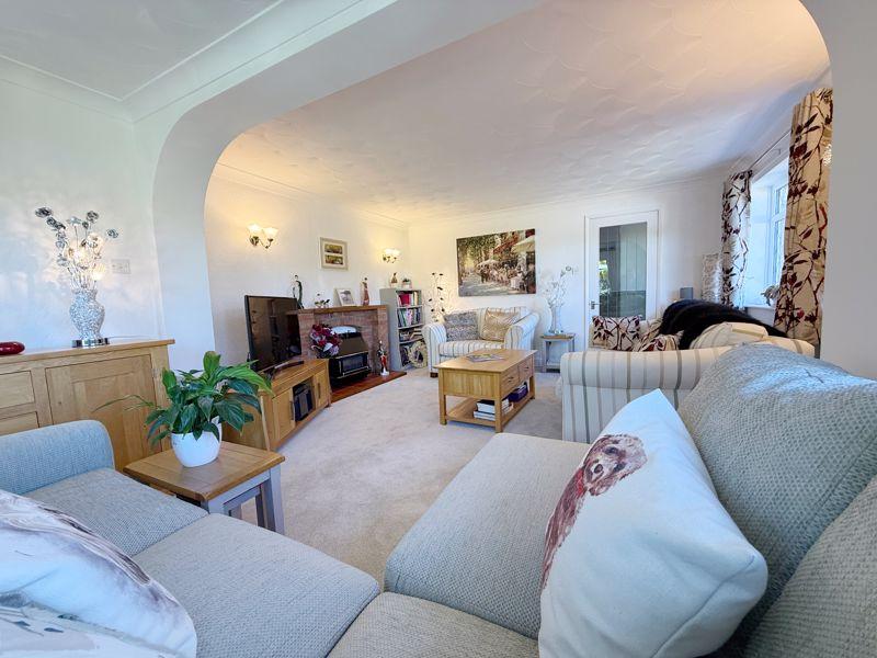 Living Room/Dining