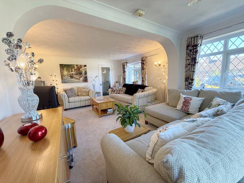 Living Room/Dining