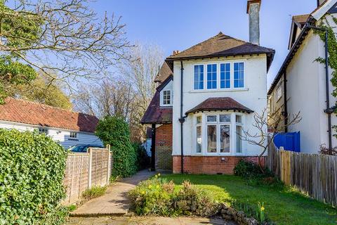 3 bedroom apartment to rent, Portsmouth Road, Thames Ditton
