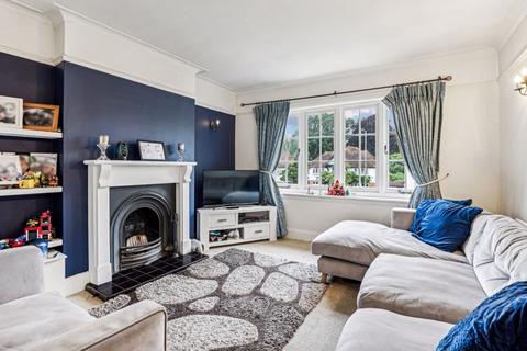 3 bedroom apartment to rent, Portsmouth Road, Thames Ditton