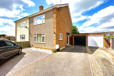 2 bedroom semi-detached house to rent, Causeway Close