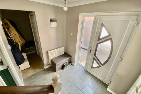2 bedroom semi-detached house to rent, Causeway Close