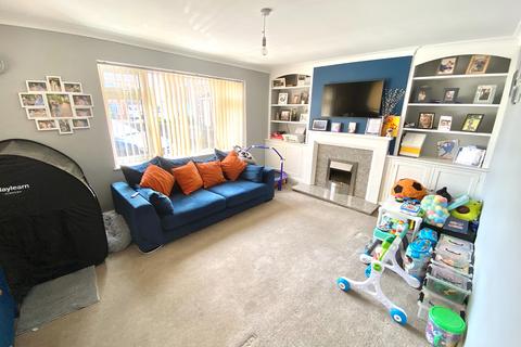 2 bedroom semi-detached house to rent, Causeway Close