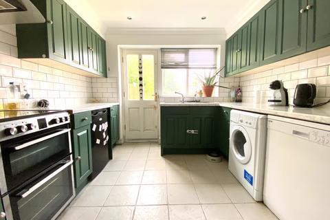 2 bedroom semi-detached house to rent, Causeway Close
