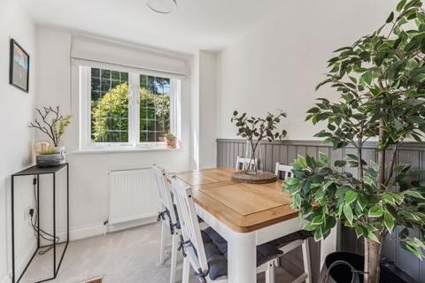 16a Commonside, Downley, High Wycombe, HP13 5XG