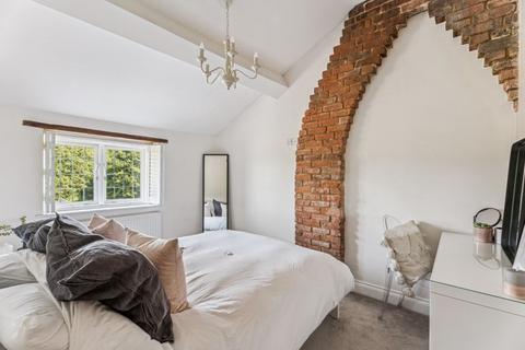 16a Commonside, Downley, High Wycombe, HP13 5XG
