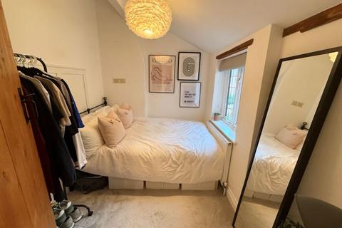 16a Commonside, Downley, High Wycombe, HP13 5XG