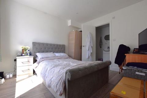 35a Locket Road, Harrow, HA3 7NQ