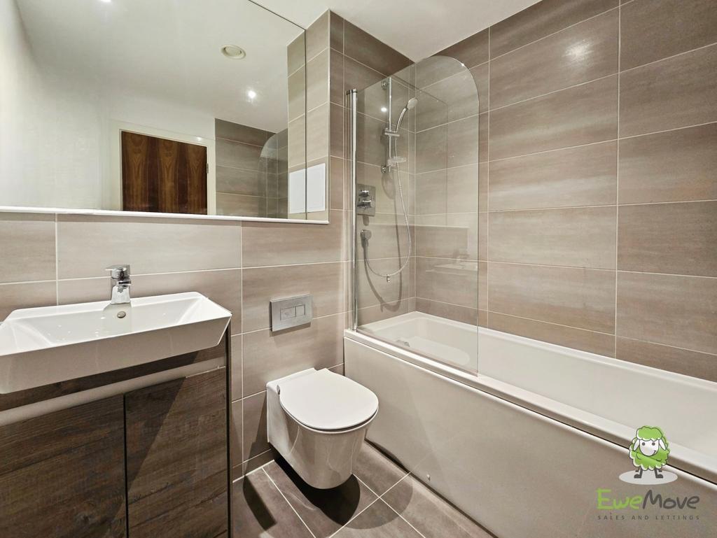 Ewe Move Basingstoke Churchill Place Bathroom