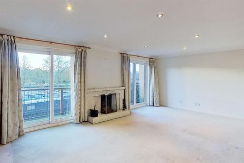 4 bedroom townhouse to rent, Woodley Headland, Milton Keynes MK6