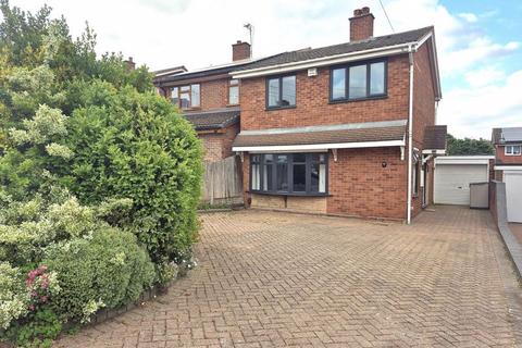 3 bedroom detached house to rent, Beechen Grove, Burntwood WS7