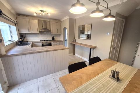 3 bedroom detached house to rent, Beechen Grove, Burntwood WS7