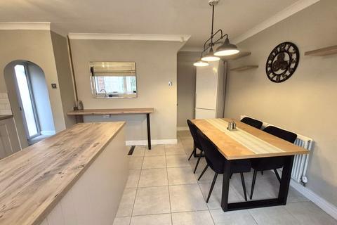 3 bedroom detached house to rent, Beechen Grove, Burntwood WS7