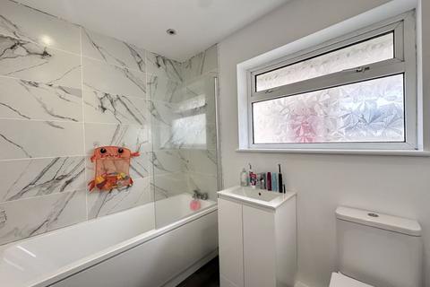 121 Katrina Grove, Featherstone, Pontefract, WF7 5NT