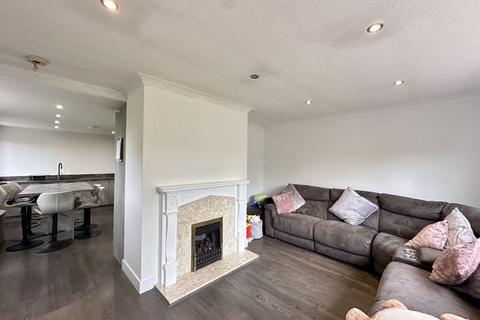 121 Katrina Grove, Featherstone, Pontefract, WF7 5NT