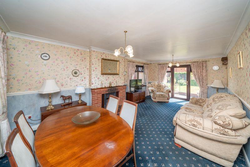 Lounge/dining room