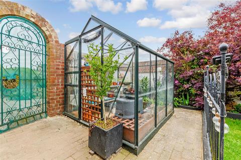 82 Ash Tree Drive, West Kingsdown, Sevenoaks, TN15 6LQ