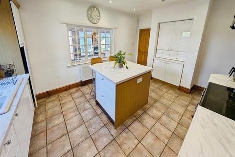 4 bedroom detached house for sale, Park Drive, Sandiacre, Nottingham, NG10 5NB