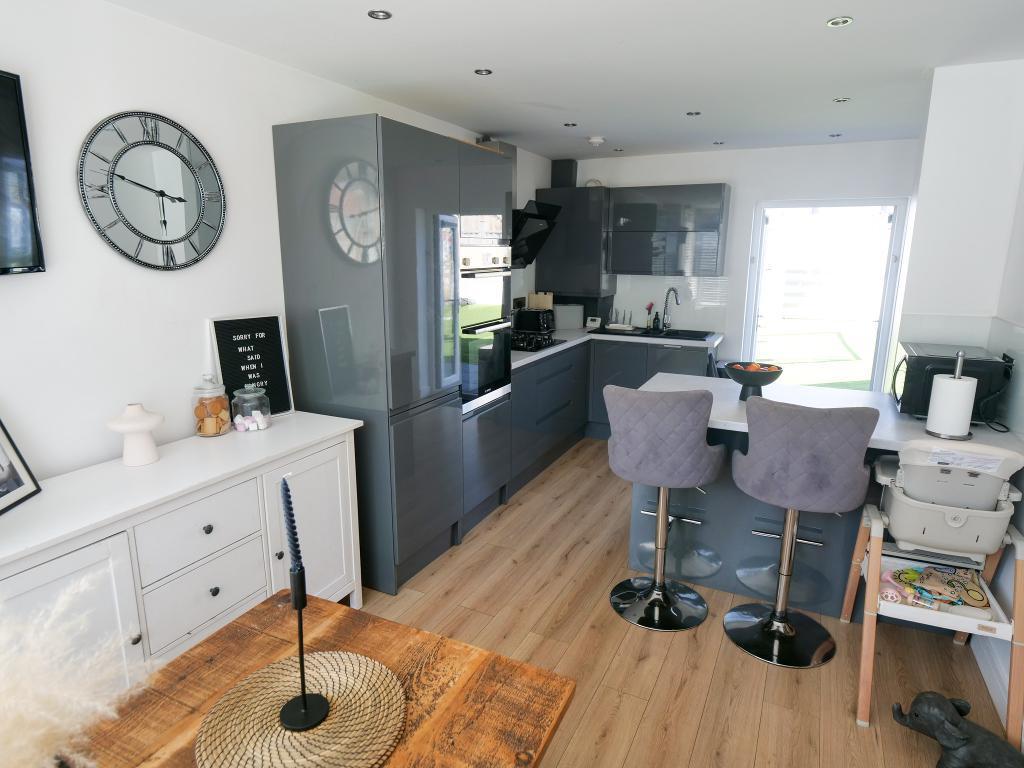 Kitchen Dual Aspect