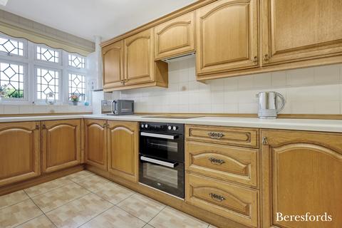 4 bedroom detached house for sale, Shepherds Hill, Harold Wood, RM3