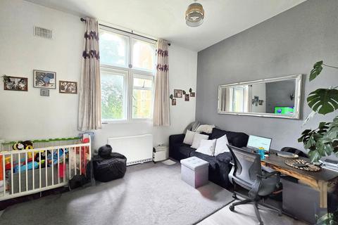 2 bedroom flat for sale, Grosvenor Gate, Leicester, LE5
